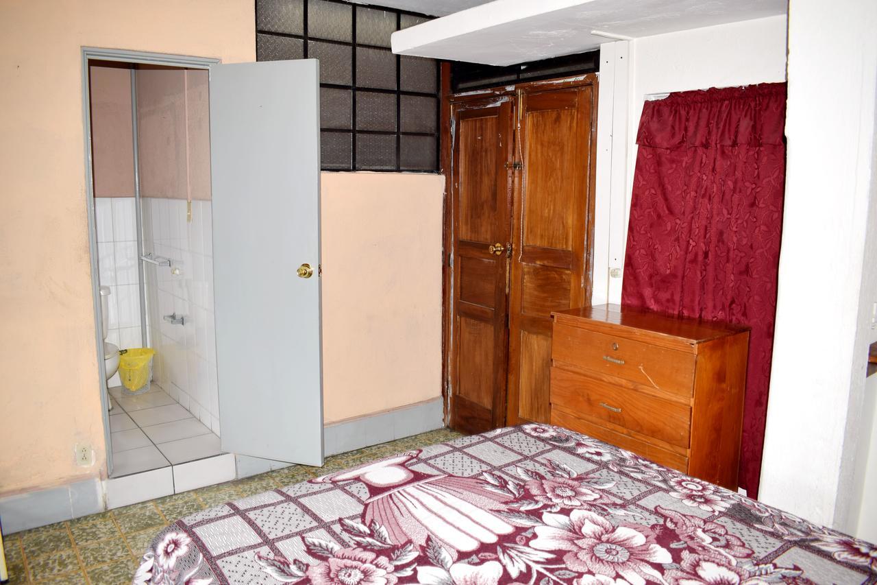 Hotel Estacion Gerona Bed & Breakfast Guatemala City Exteriör bild