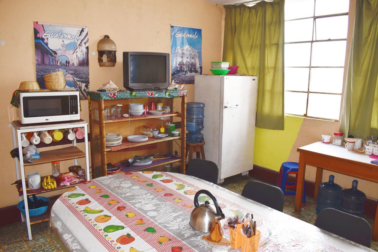 Hotel Estacion Gerona Bed & Breakfast Guatemala City Exteriör bild