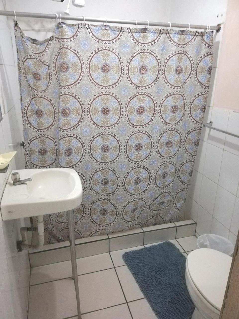 Hotel Estacion Gerona Bed & Breakfast Guatemala City Exteriör bild